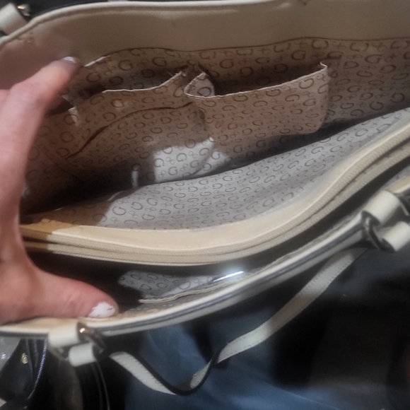 Guess bag - Picture 4 of 4